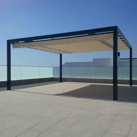 PERGOO 120×120 Entre paredes — Pérgola